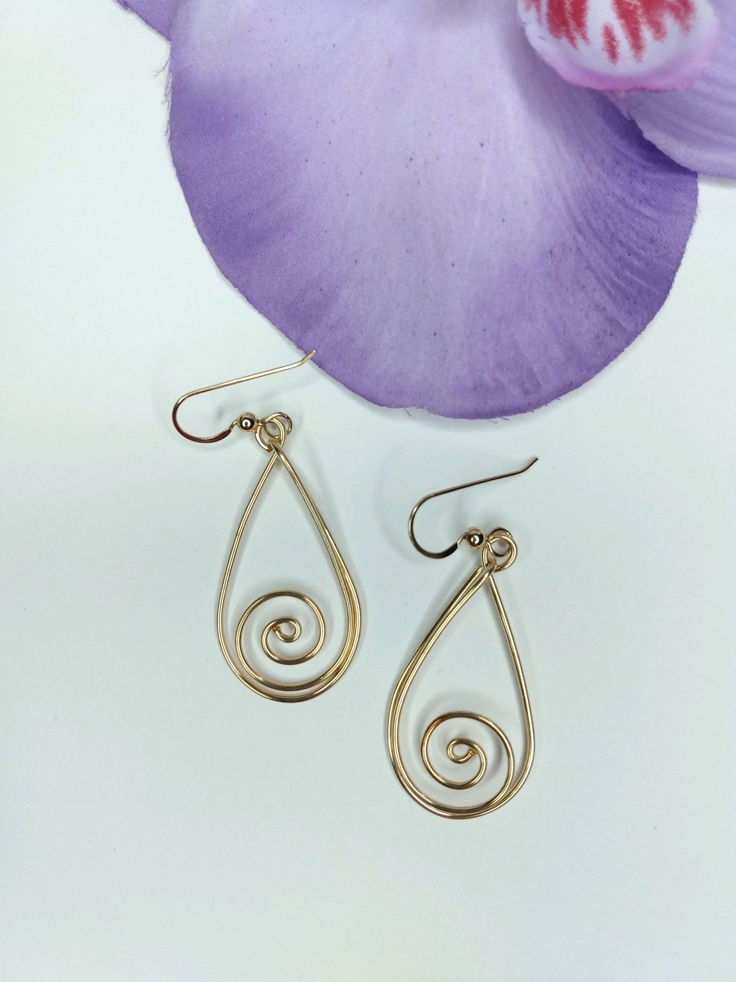 Gold Elegant Swirl Earrings